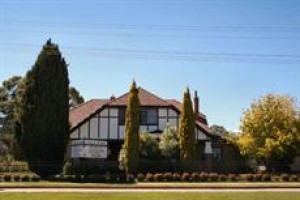 Tudor House voted  best hotel in Glen Innes