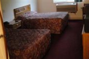 Villa Inn Motel Image