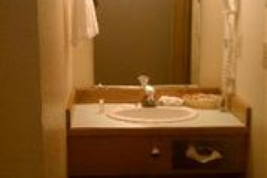 Village Inn & Suites Marysville Image