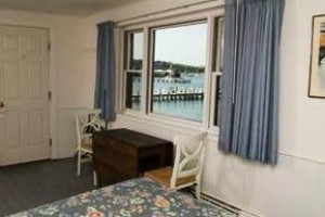 Vineyard Harbor Motel Image