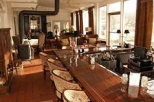 The White House Inn Image