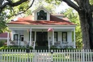 White Oak Manor Bed & Breakfast Image