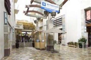 Wyndham Waikiki Beach Walk Hotel Honolulu Image