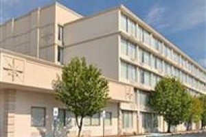 Wynnwood Plaza Hotel Newport News Image